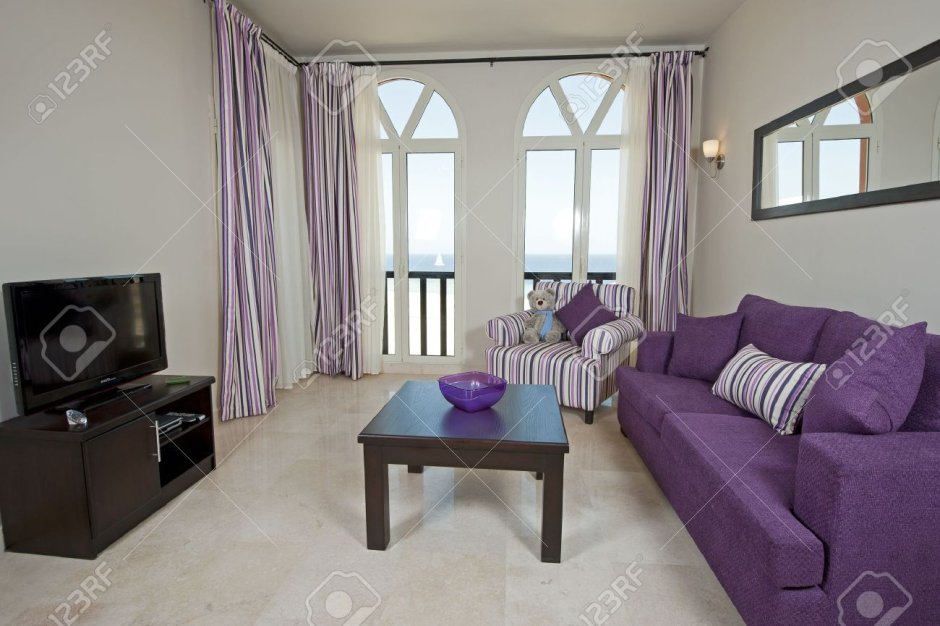 Шторы к фиолетовому дивану