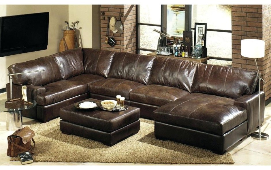 Большой кожаный диван