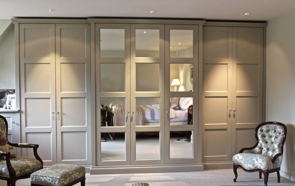 Шкаф в английском стиле