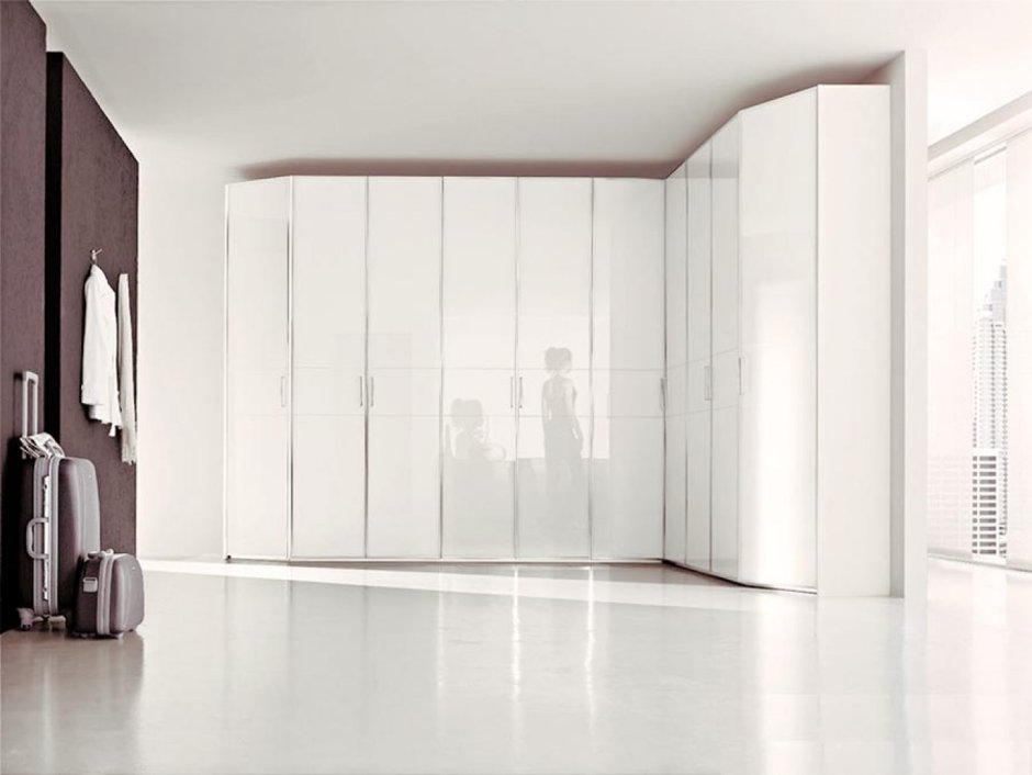 Белый угловой шкаф в спальню