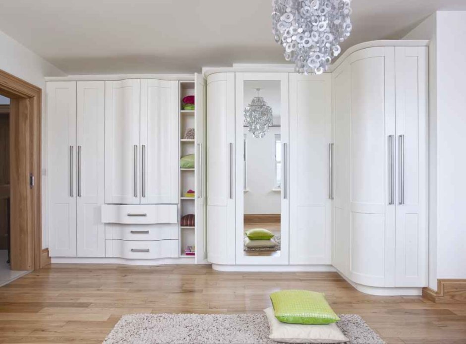 Белый шкаф в гостиную