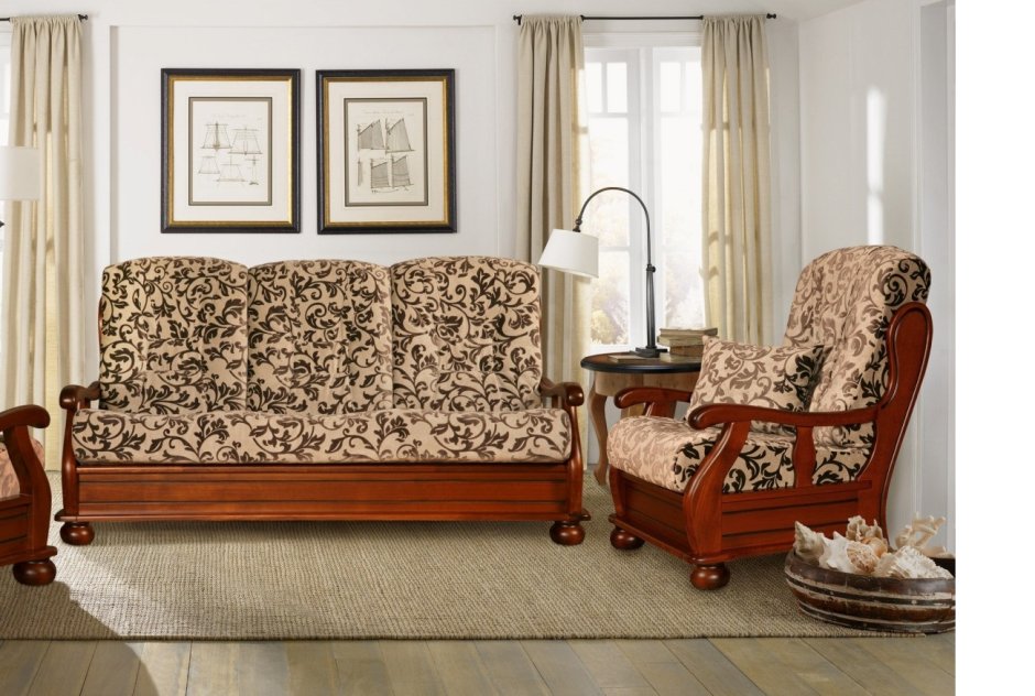 Диван и кресло в интерьере гостиной