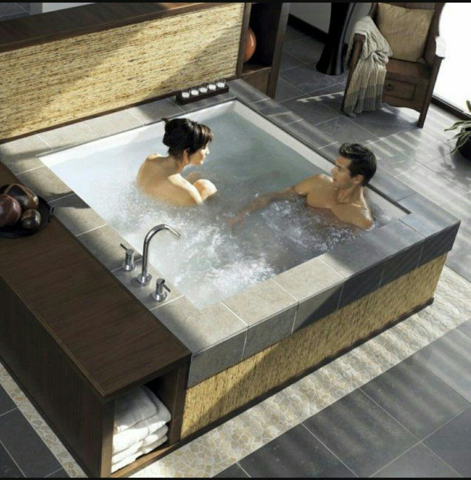 Огромная ванная комната