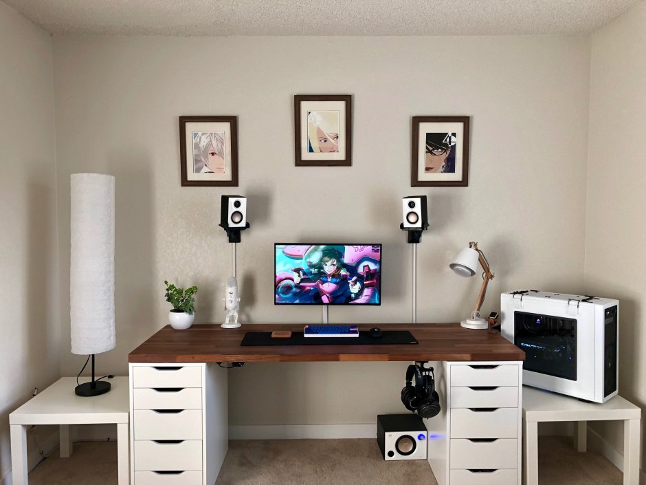 Рабочее место компьютерный стол