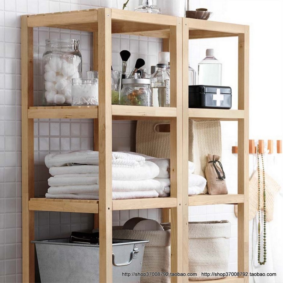 Деревянная полка для полотенец в ванную