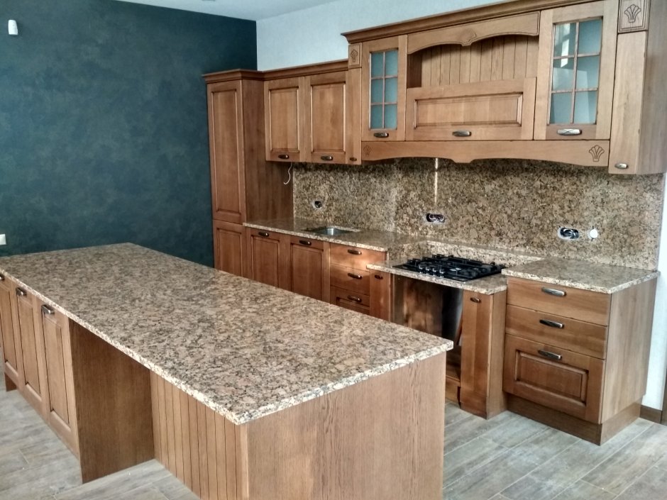 Кухонный гарнитур со столешницей