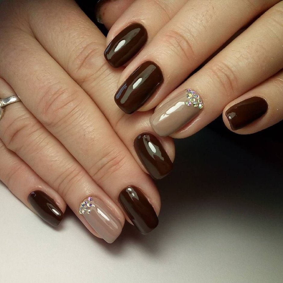 Маникюр в бежево-коричневых тонах