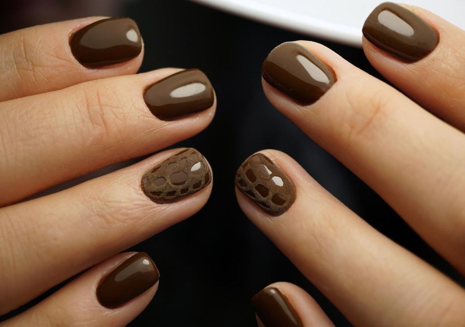 Маникюр на короткие ногти коричневые тона