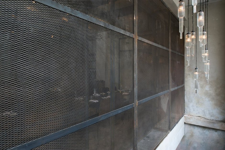 Металлическая сетка в интерьере