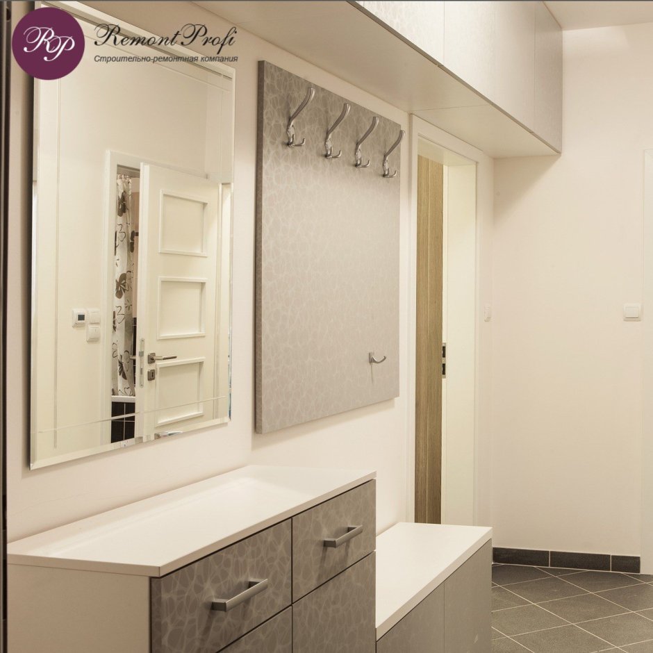 Узкая прихожая в брежневке