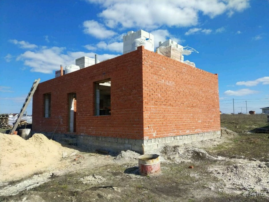 Недостроенный частный дом