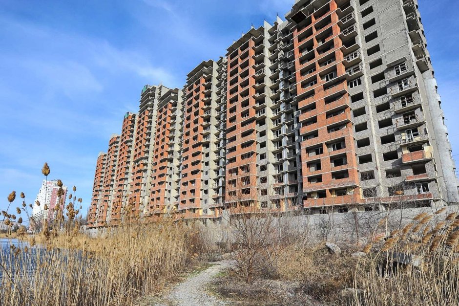 Заброшенные недостроенные здания