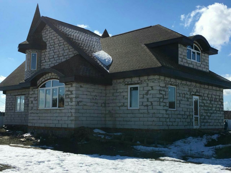 Недостроенный двухэтажный дом