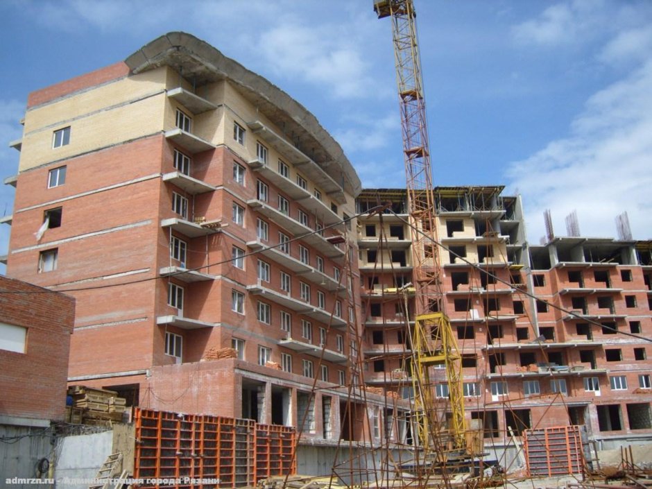 Недостроенный кирпичный дом