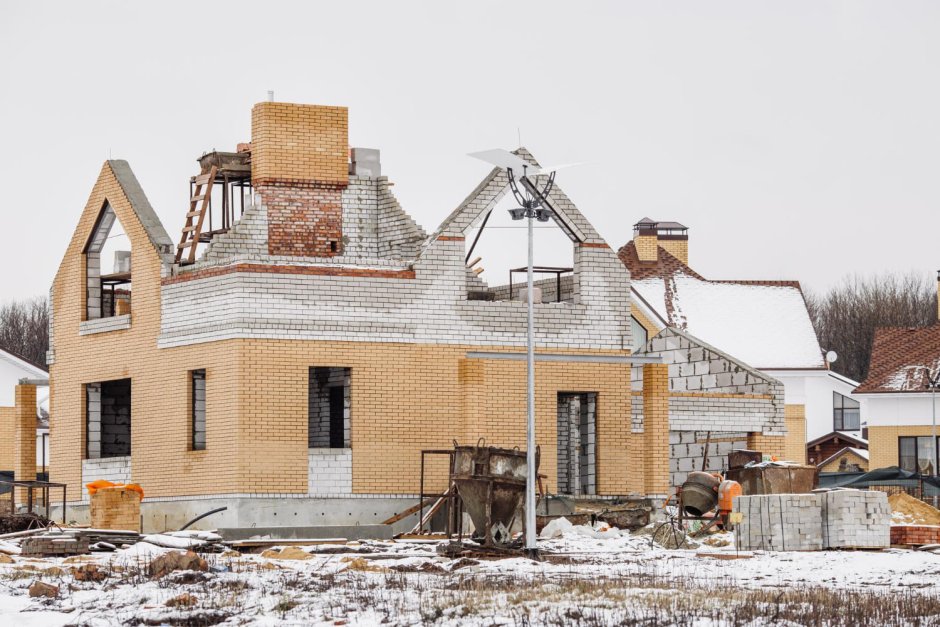 Недостроенный многоквартирный дом