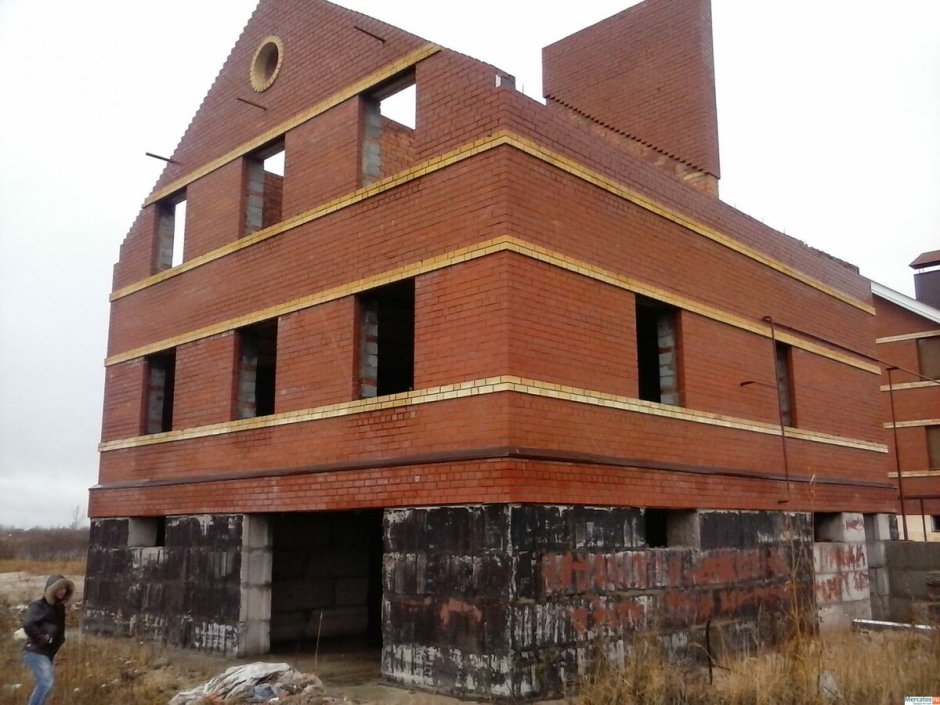 Строящийся дом