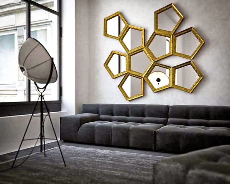 Декор стены зеркалами