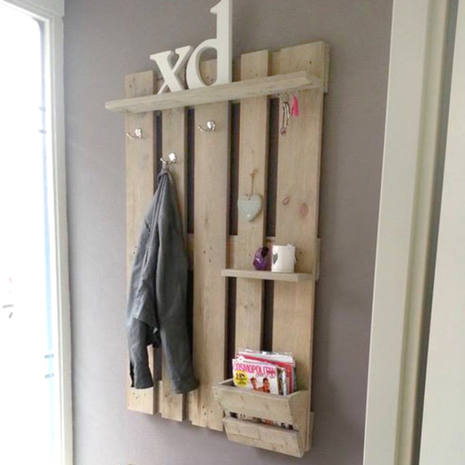 Шкаф из деревянных паллет