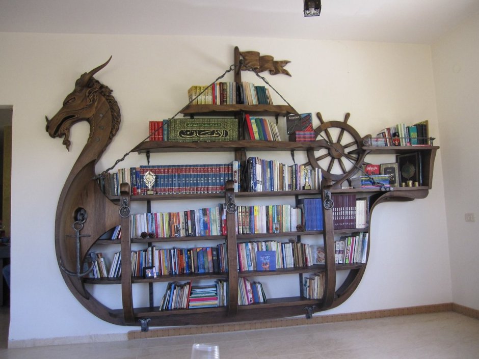 Необычные полки для книжных выставок
