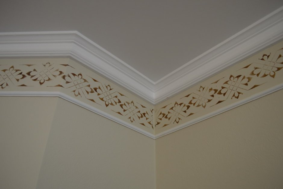 Широкие бордюры на потолок