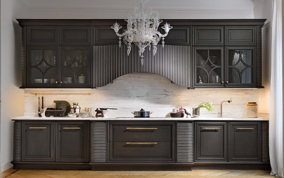 Серая кухня в классическом стиле