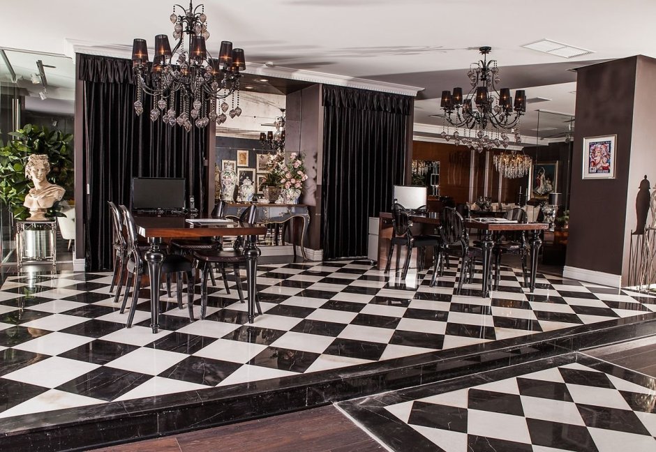 Тёмный шахматный пол