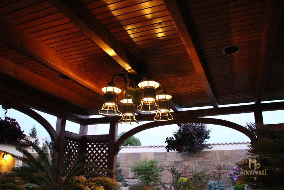 Люстры на террасу и веранду