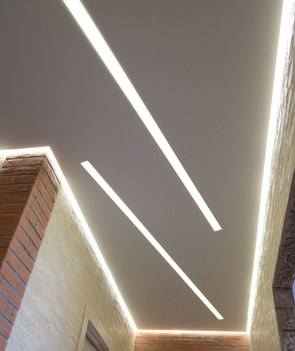 Световые полосы на потолке