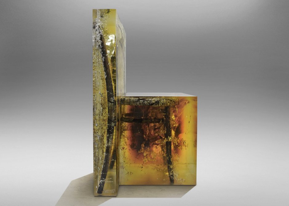 Стул из смолы