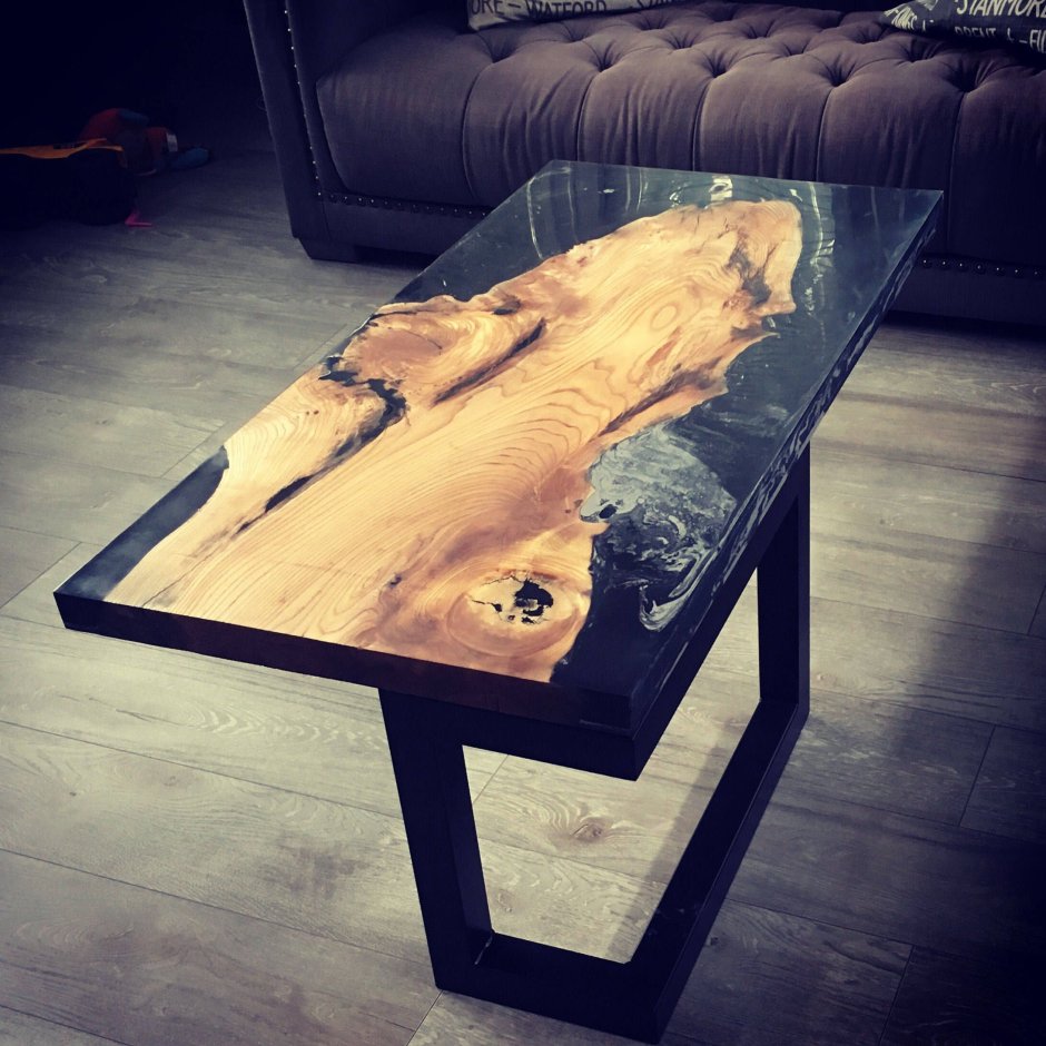 Стол из эпоксидной смолы лофт