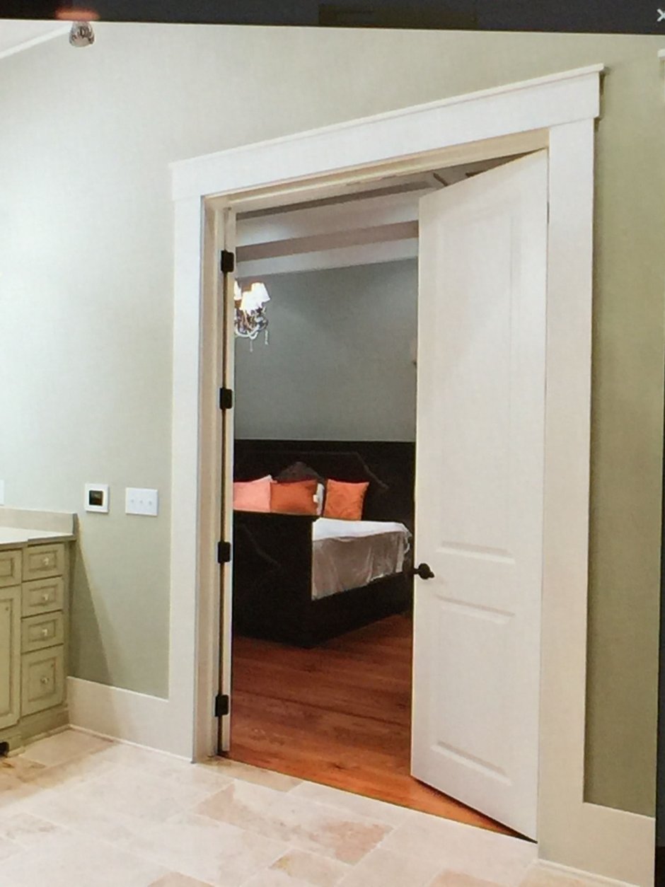 Отделка дверного проема плинтусом