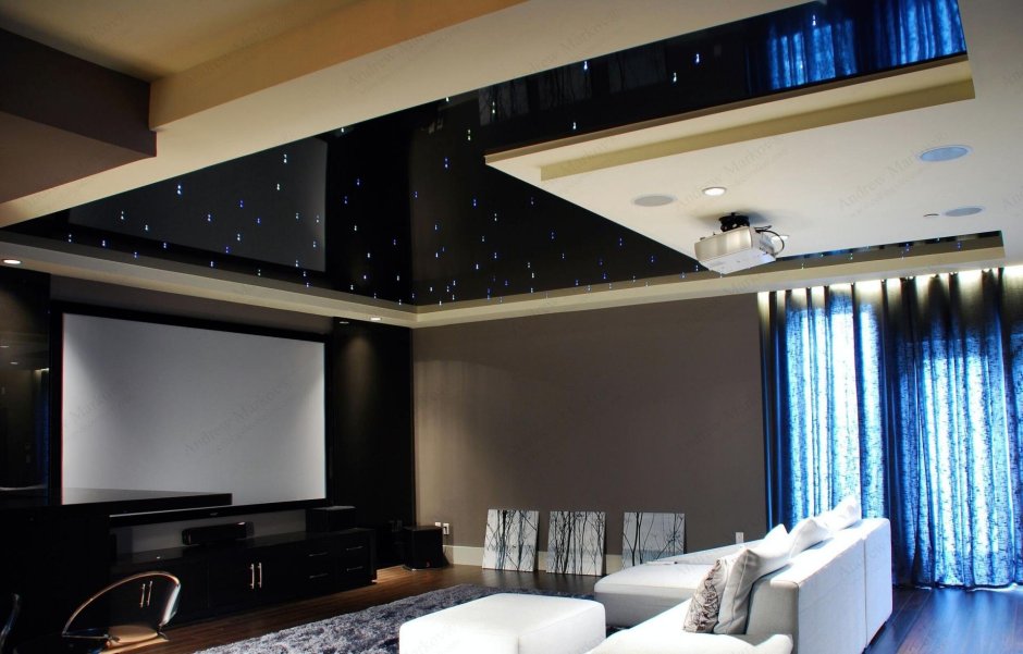 Черный глянцевый потолок