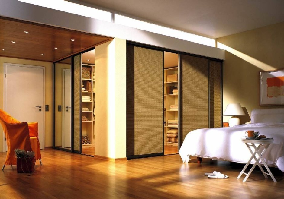 Спальня с гардеробной комнатой