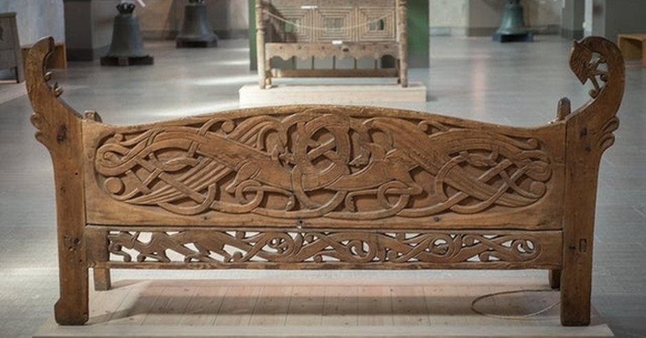 Средневековая мебель