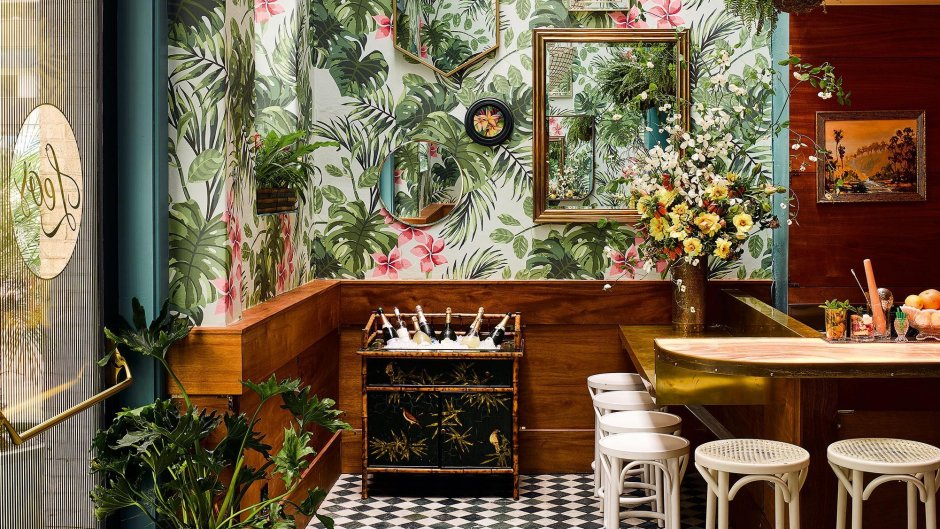 Обои с листьями в интерьере кухни