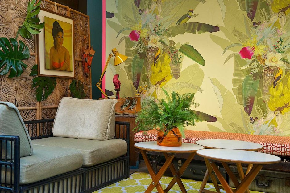 Обои с листьями в интерьере