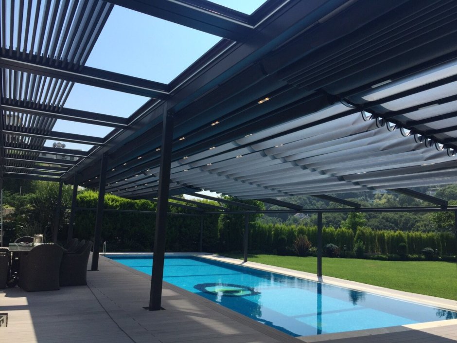 Пергола у бассейна