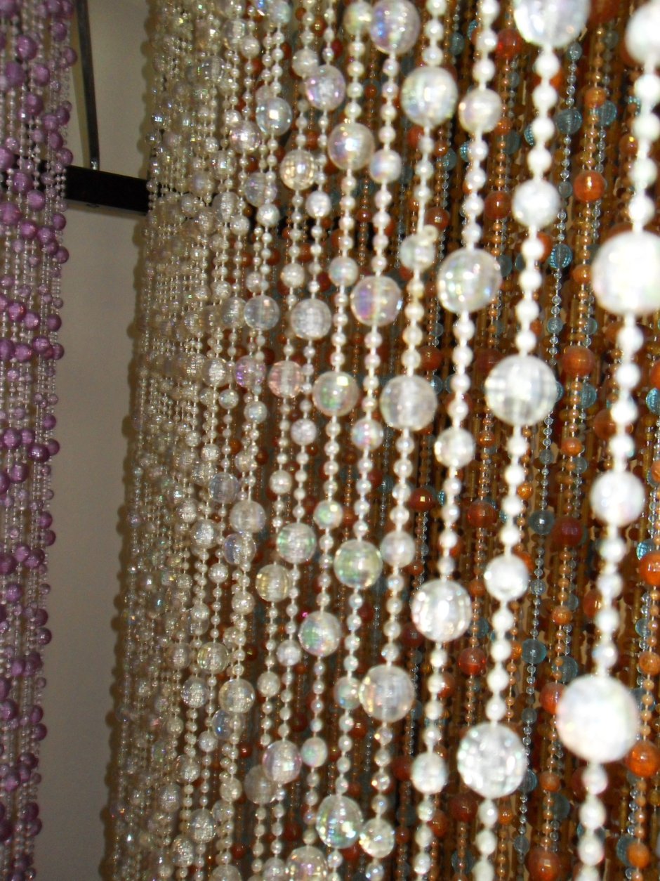 Декоративные шторы на дверной проем из бусин