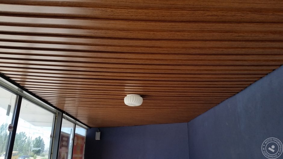 Металлический сайдинг на потолок