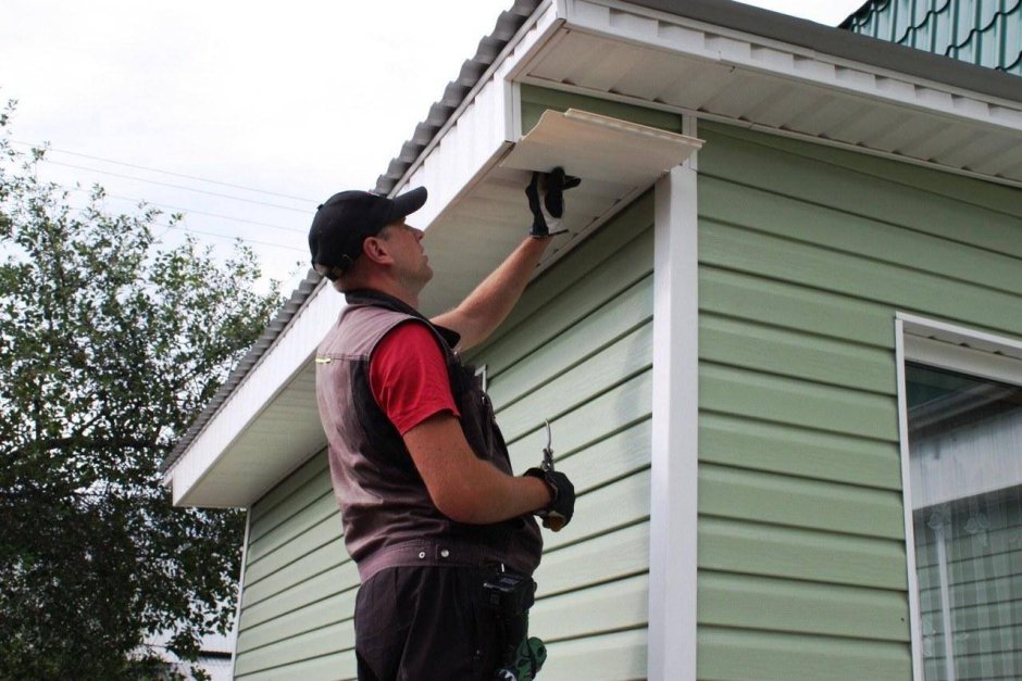 Монтажник сайдинга