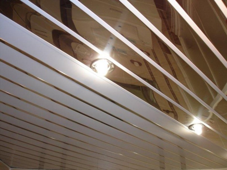 Потолок реечный алюминиевый Албес