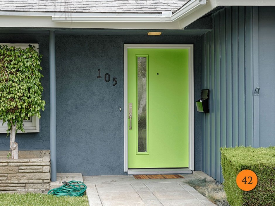 Дом с зеленой дверью