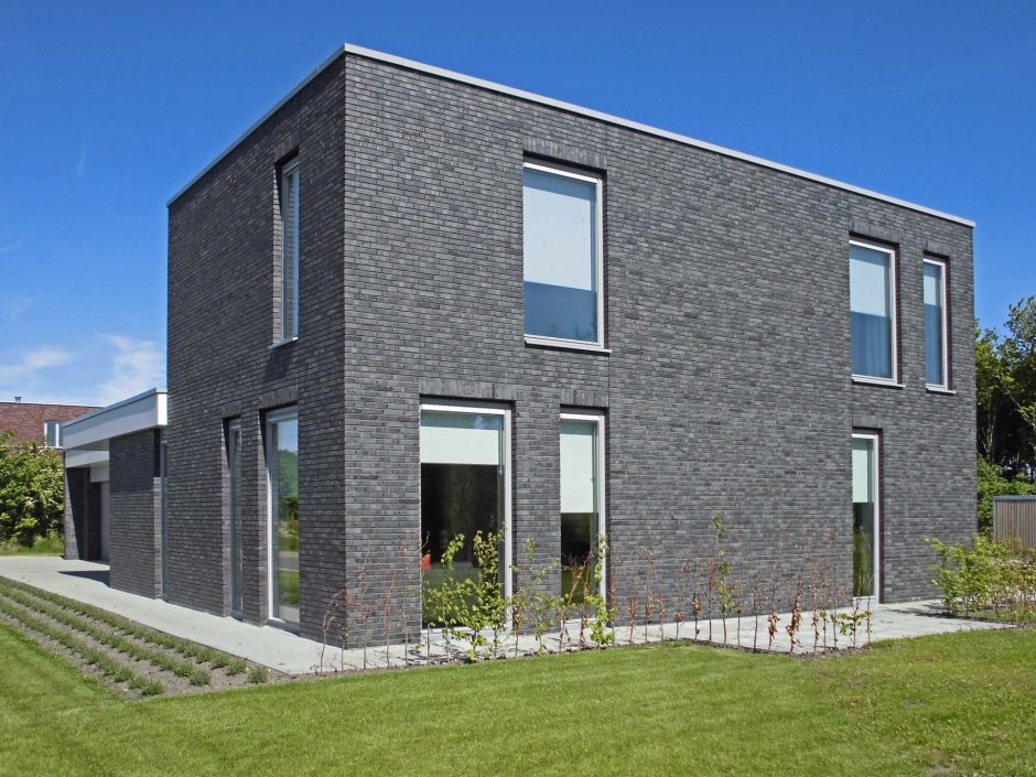 Фасад из серого кирпича