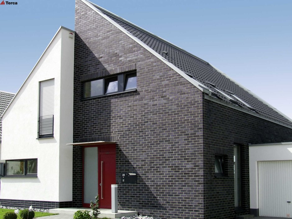 Дом из серого кирпича