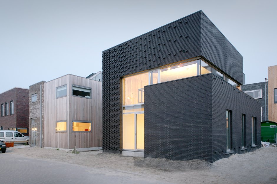 Современные кирпичные здания