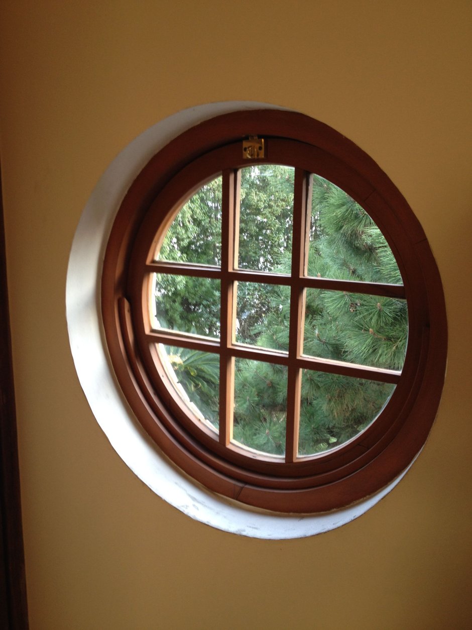 Круглое открывающееся окно