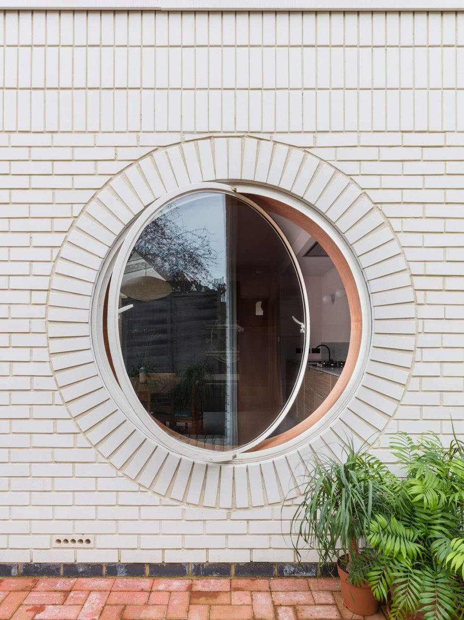 Круглое окно