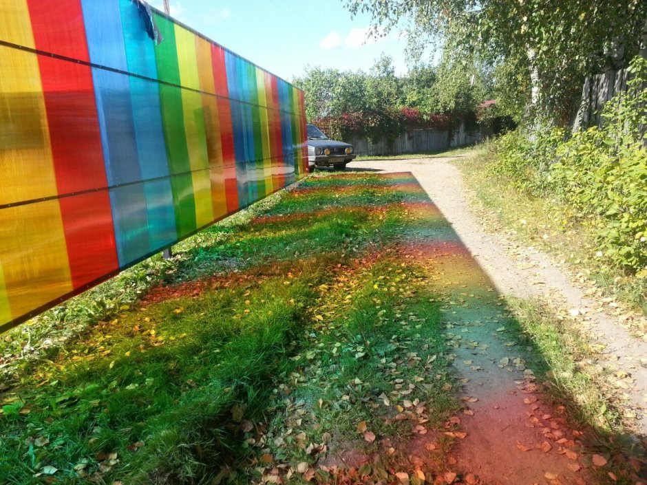 Разноцветный забор
