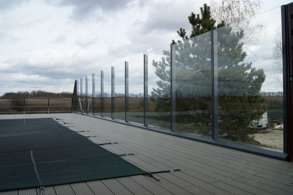 Стеклянный забор