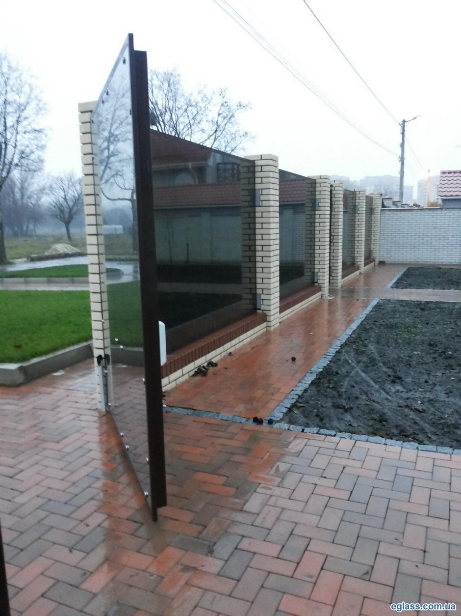Стеклянные ограждения участка